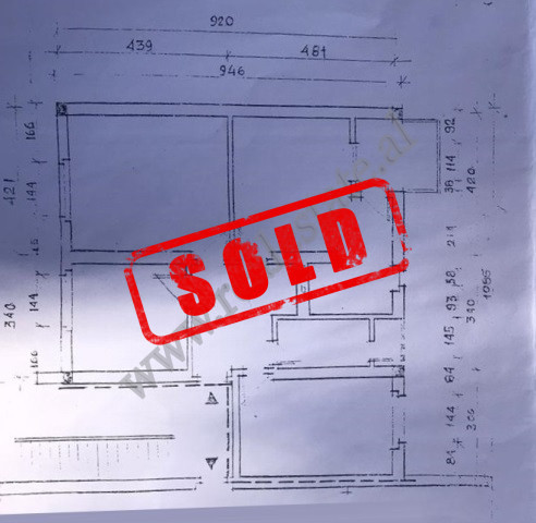 Apartament ne rrugen Fadil Rada ne katin e pare te nje pallati ekzistues buze rruges.
Shtepia ka nj